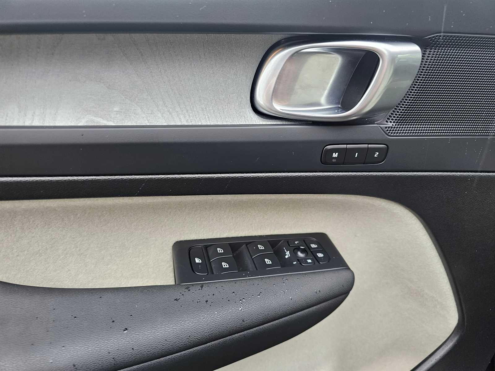 2025 Volvo XC40 Plus Bright Theme