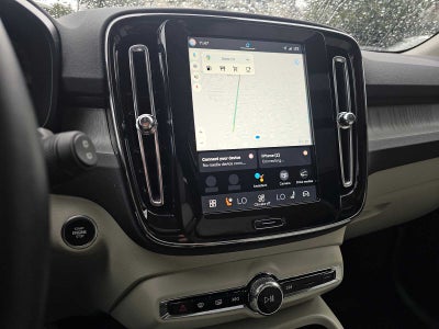 2025 Volvo XC40 Plus Bright Theme