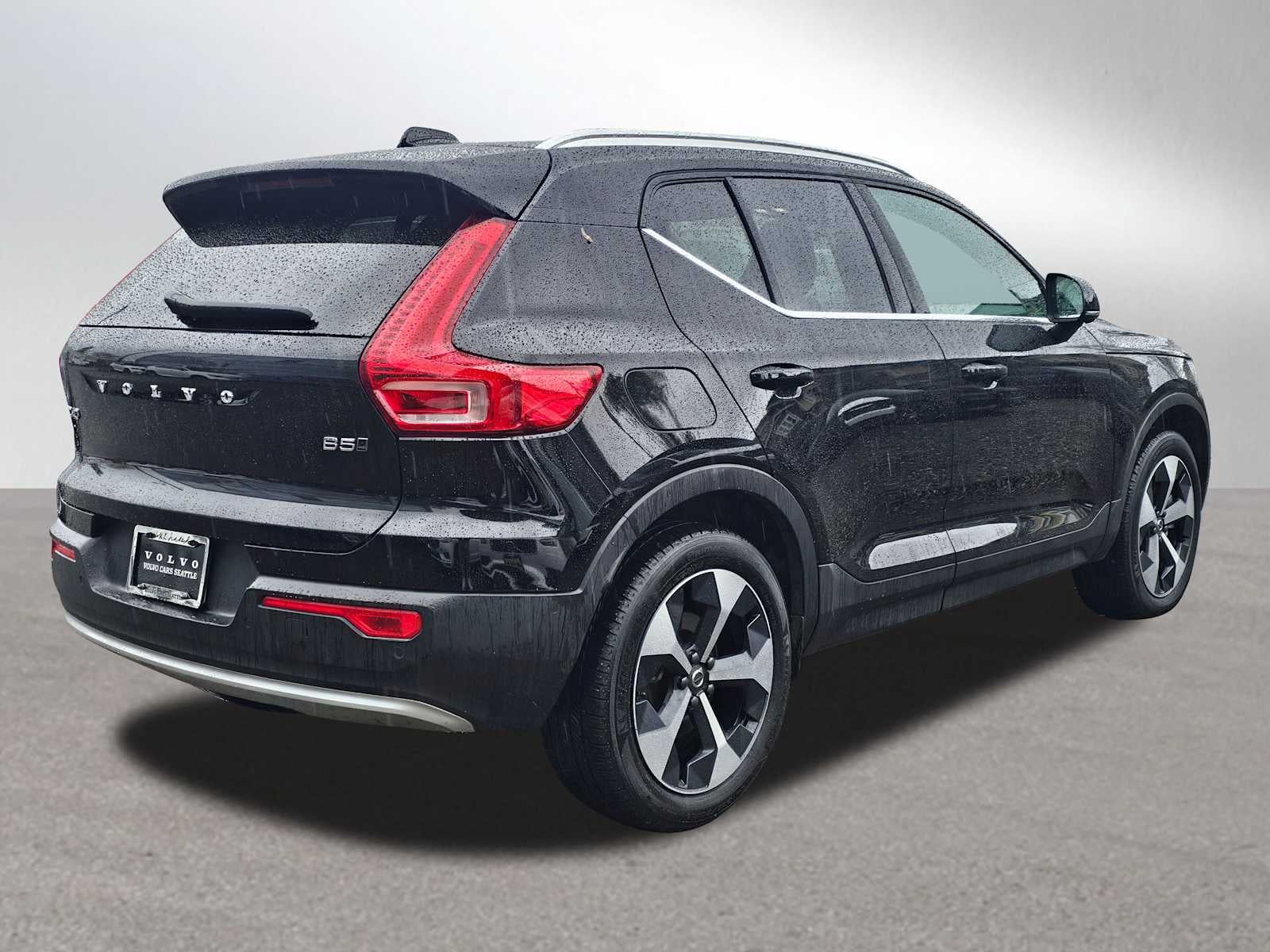2025 Volvo XC40 Plus Bright Theme
