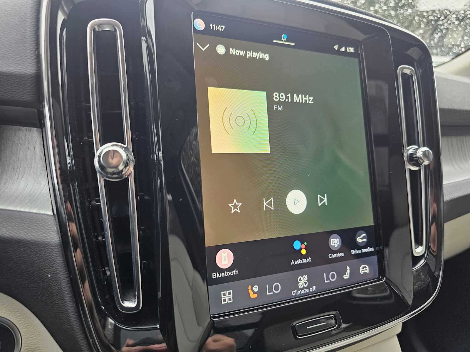 2025 Volvo XC40 Plus Bright Theme