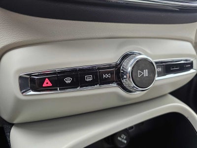 2025 Volvo XC40 Plus Bright Theme