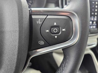 2025 Volvo XC40 Plus Bright Theme