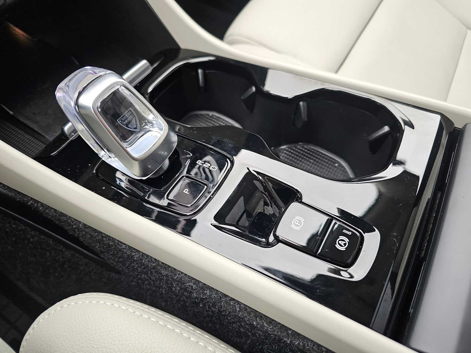 2025 Volvo XC40 Plus Bright Theme