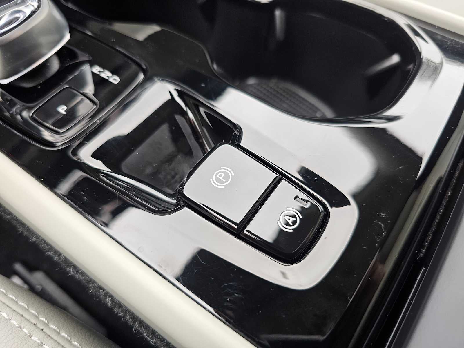 2025 Volvo XC40 Plus Bright Theme