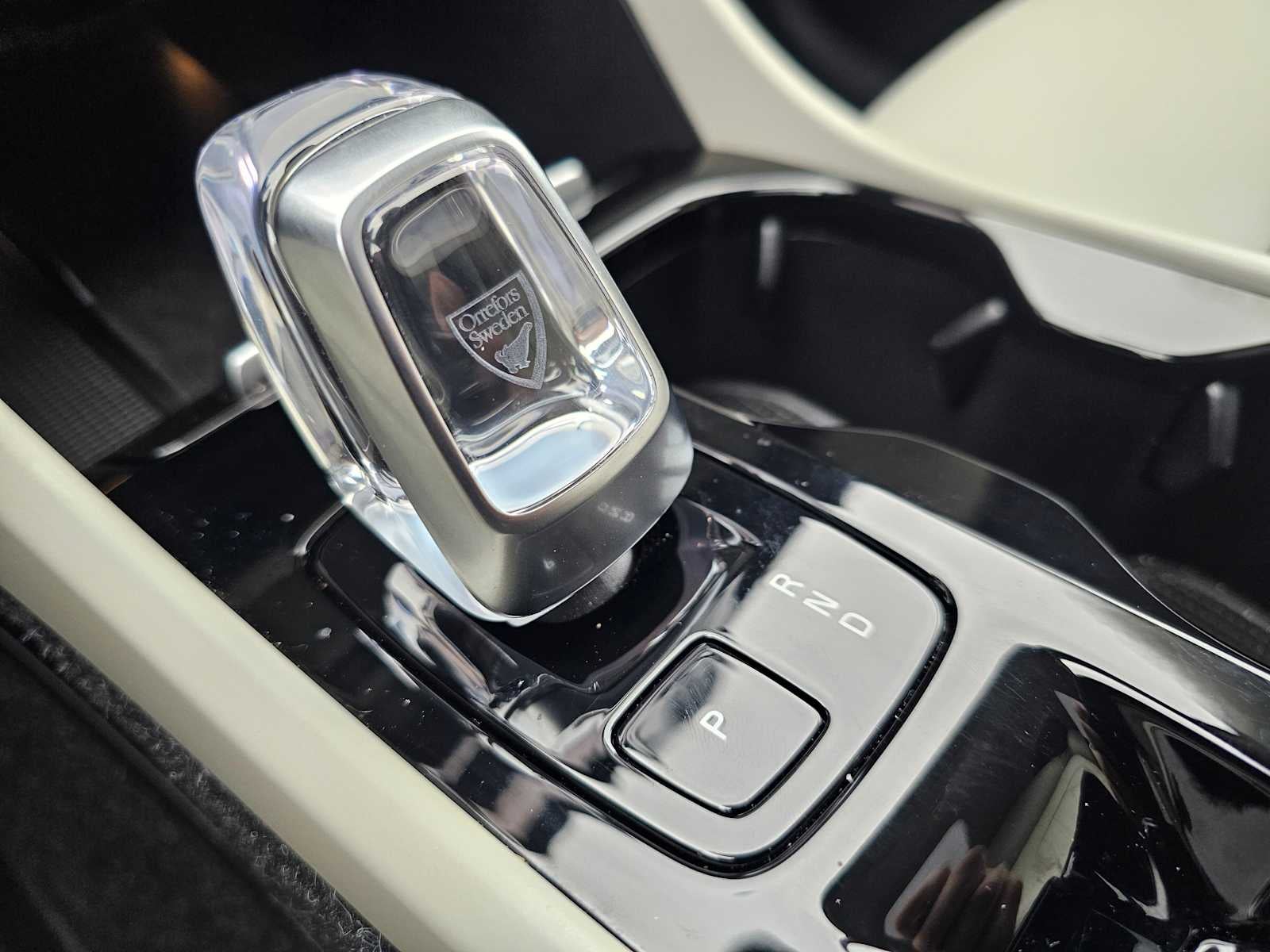 2025 Volvo XC40 Plus Bright Theme