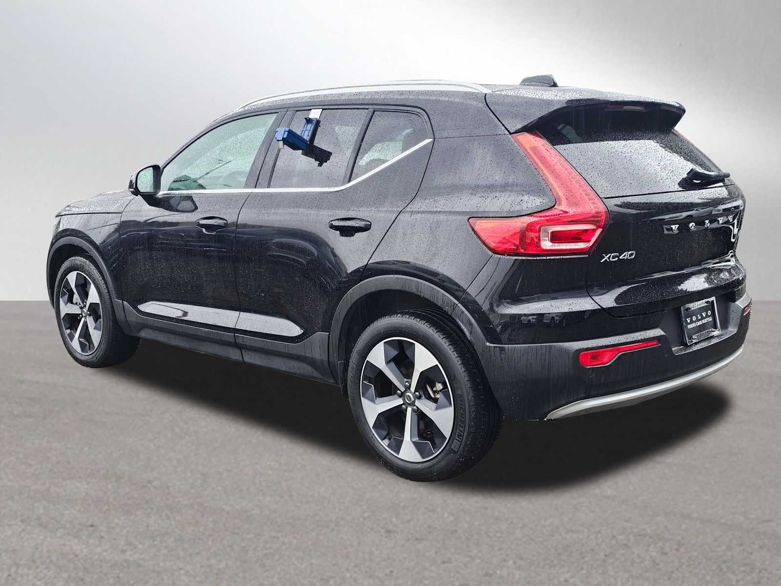 2025 Volvo XC40 Plus Bright Theme