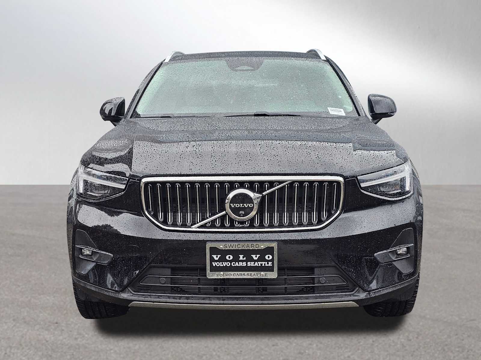 2025 Volvo XC40 Plus Bright Theme