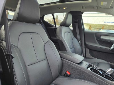 2025 Volvo XC40 Plus Bright Theme