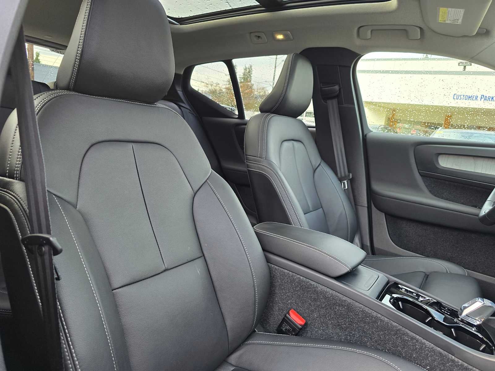 2025 Volvo XC40 Plus Bright Theme