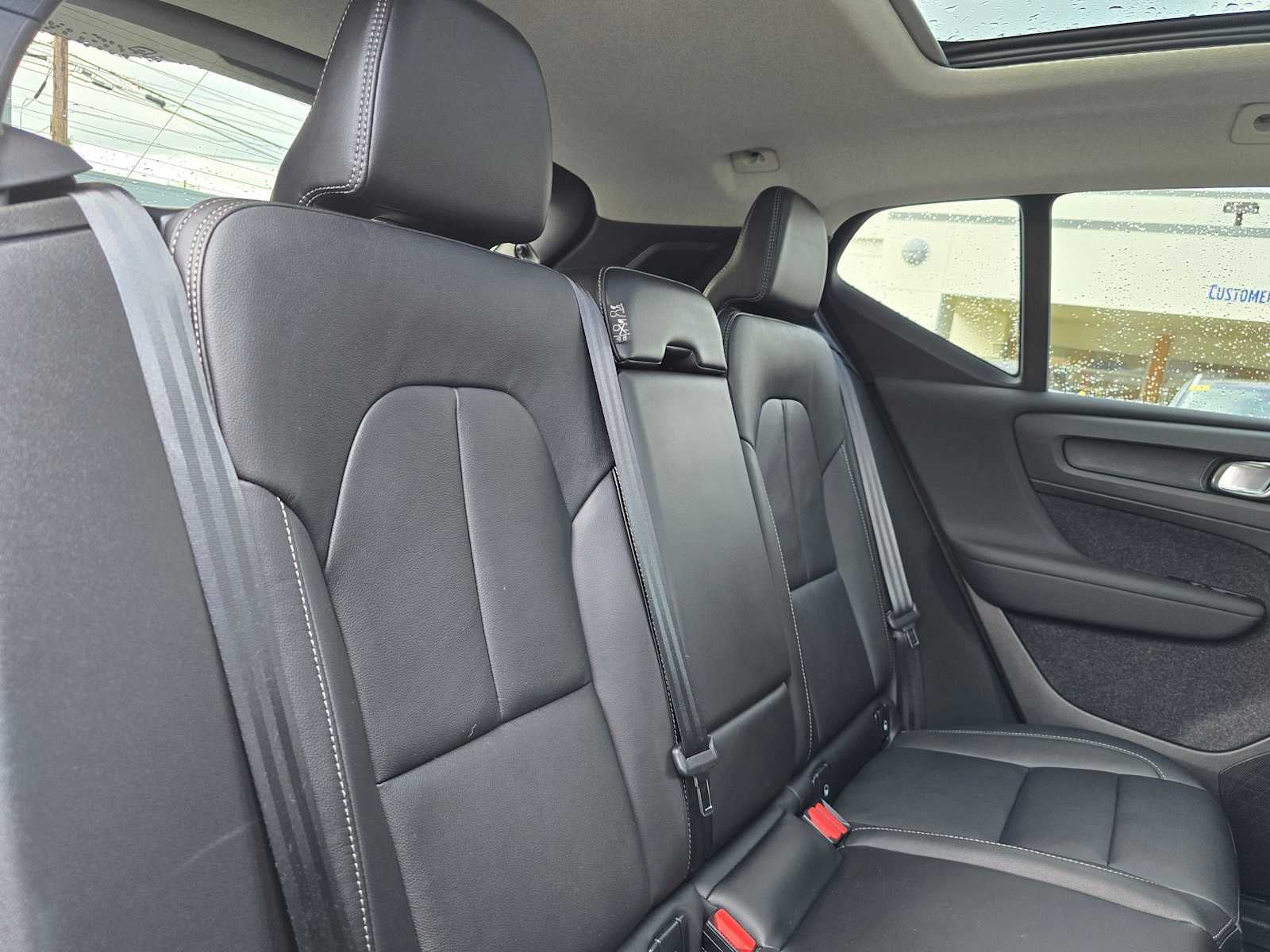 2025 Volvo XC40 Plus Bright Theme