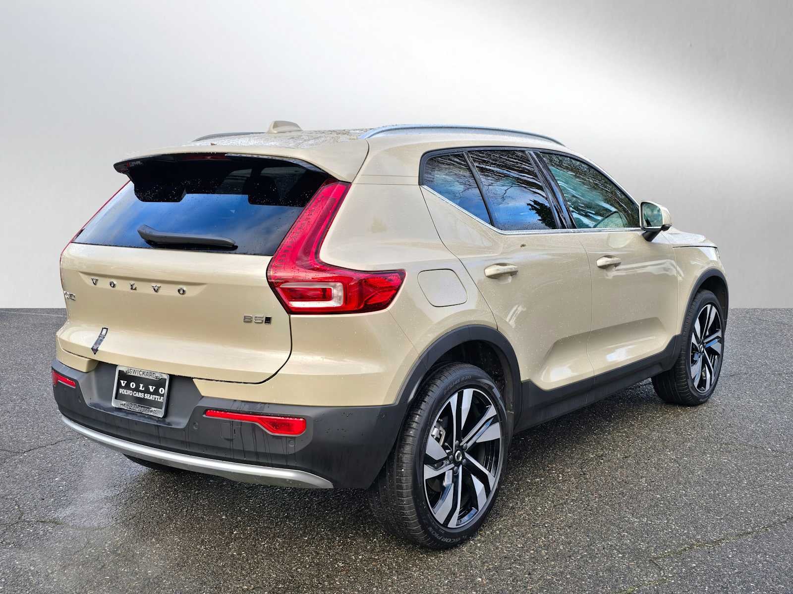 2025 Volvo XC40 Plus Bright Theme