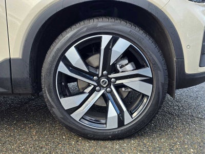 2025 Volvo XC40 Plus Bright Theme