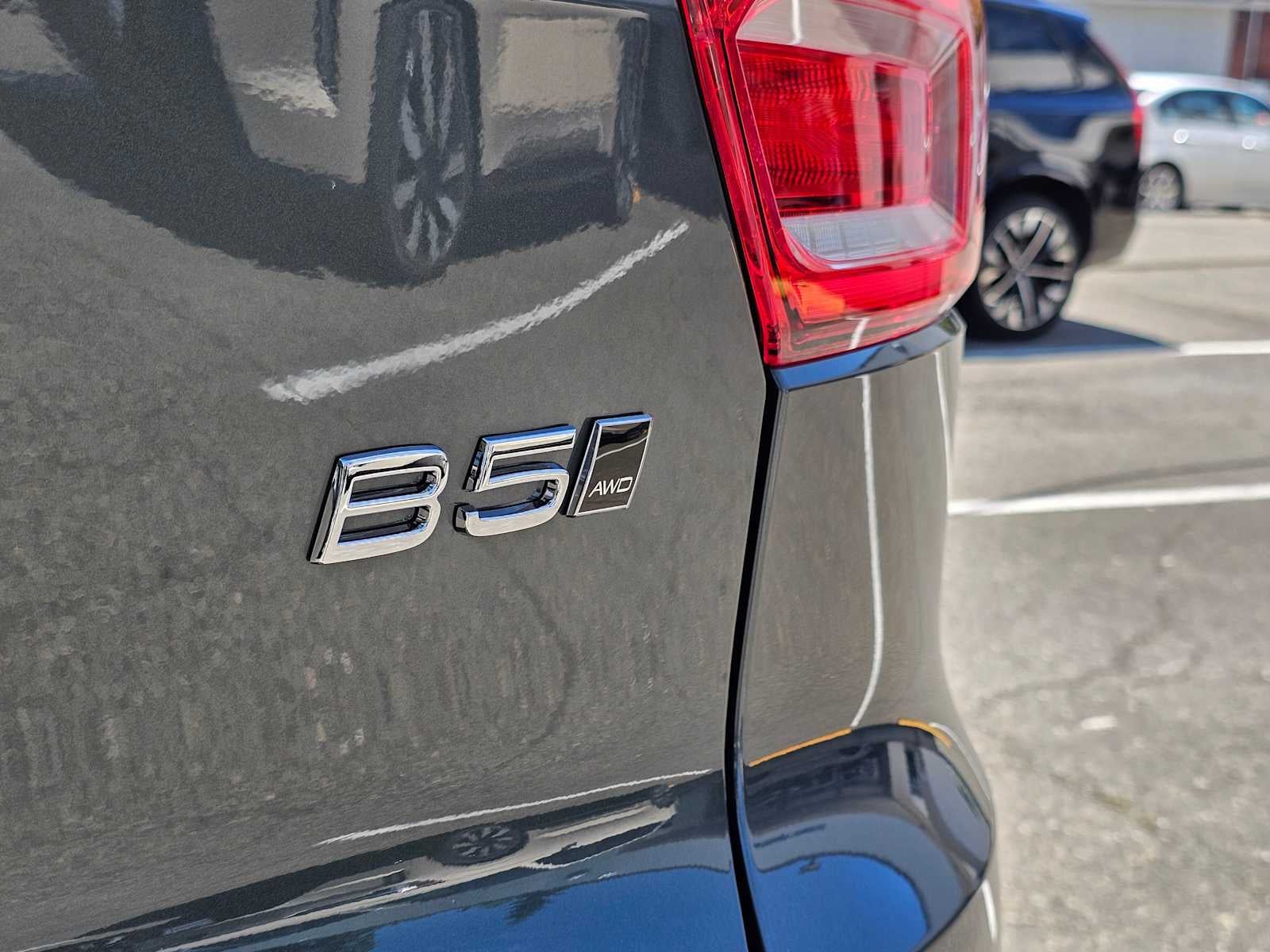 2024 Volvo XC40 Ultimate Bright Theme