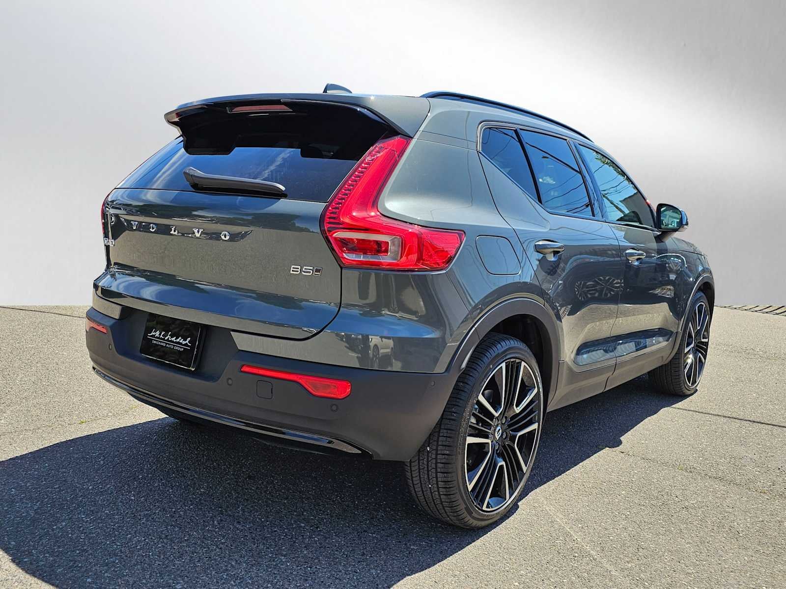 2024 Volvo XC40 Ultimate Bright Theme