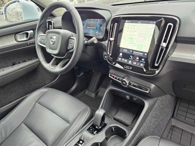 2025 Volvo XC40 Core Bright Theme