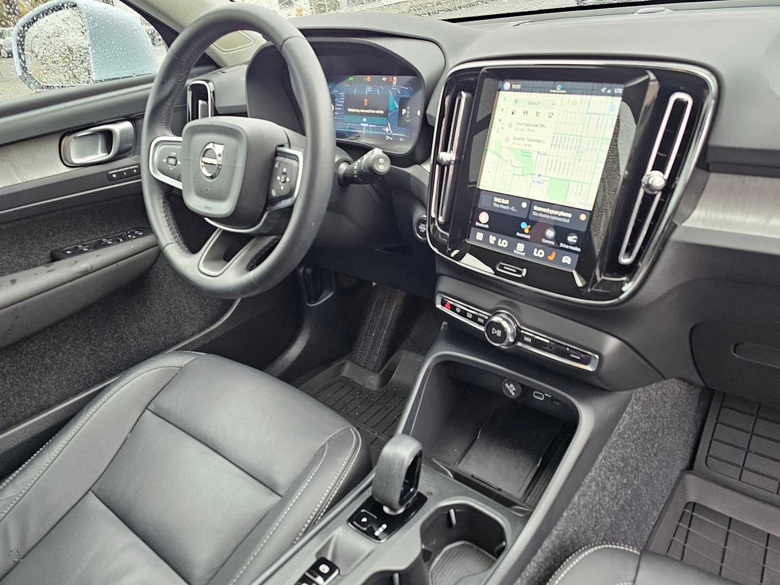 2025 Volvo XC40 Core Bright Theme