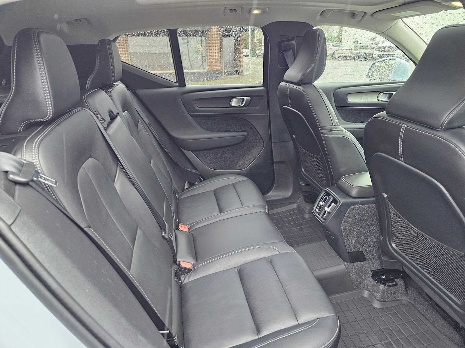 2025 Volvo XC40 Core Bright Theme