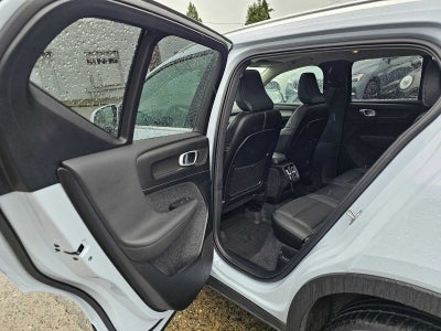 2025 Volvo XC40 Core Bright Theme