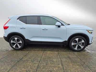 2025 Volvo XC40 Core Bright Theme