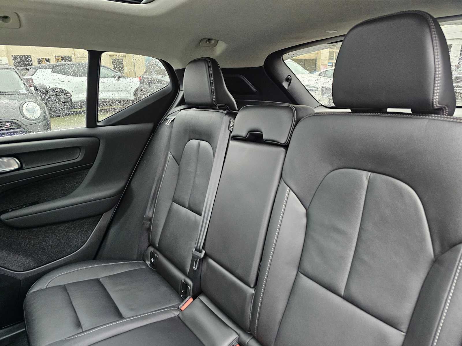 2025 Volvo XC40 Core Bright Theme