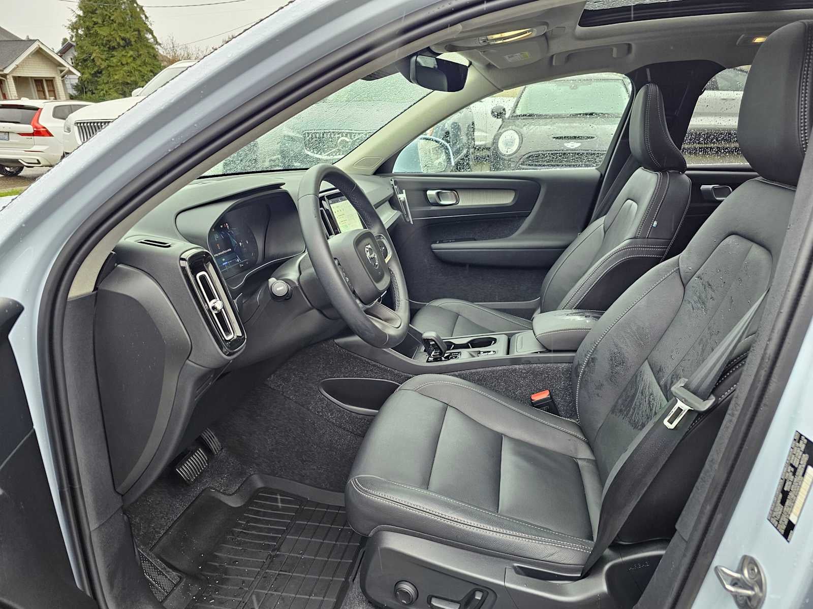 2025 Volvo XC40 Core Bright Theme