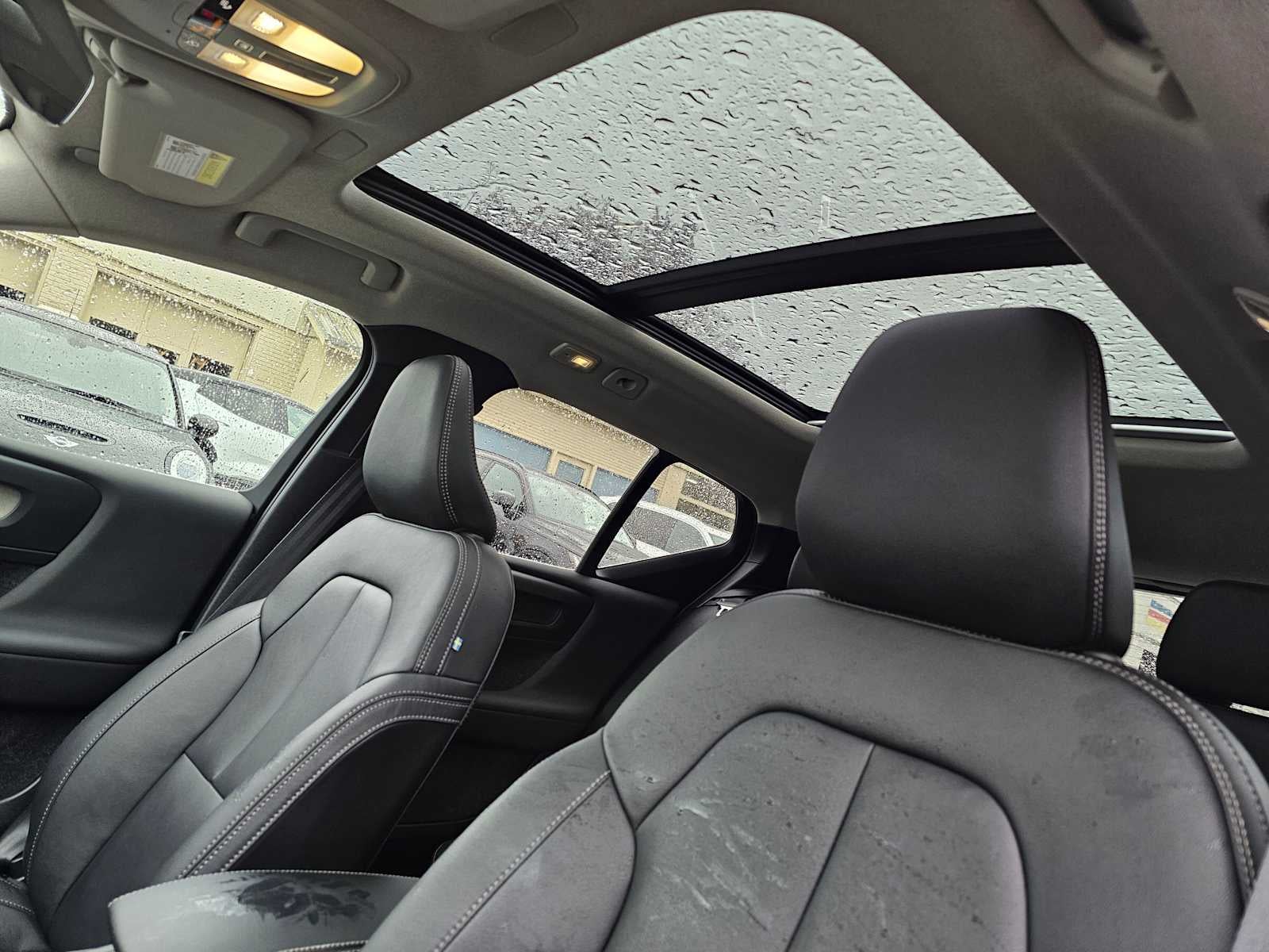 2025 Volvo XC40 Core Bright Theme