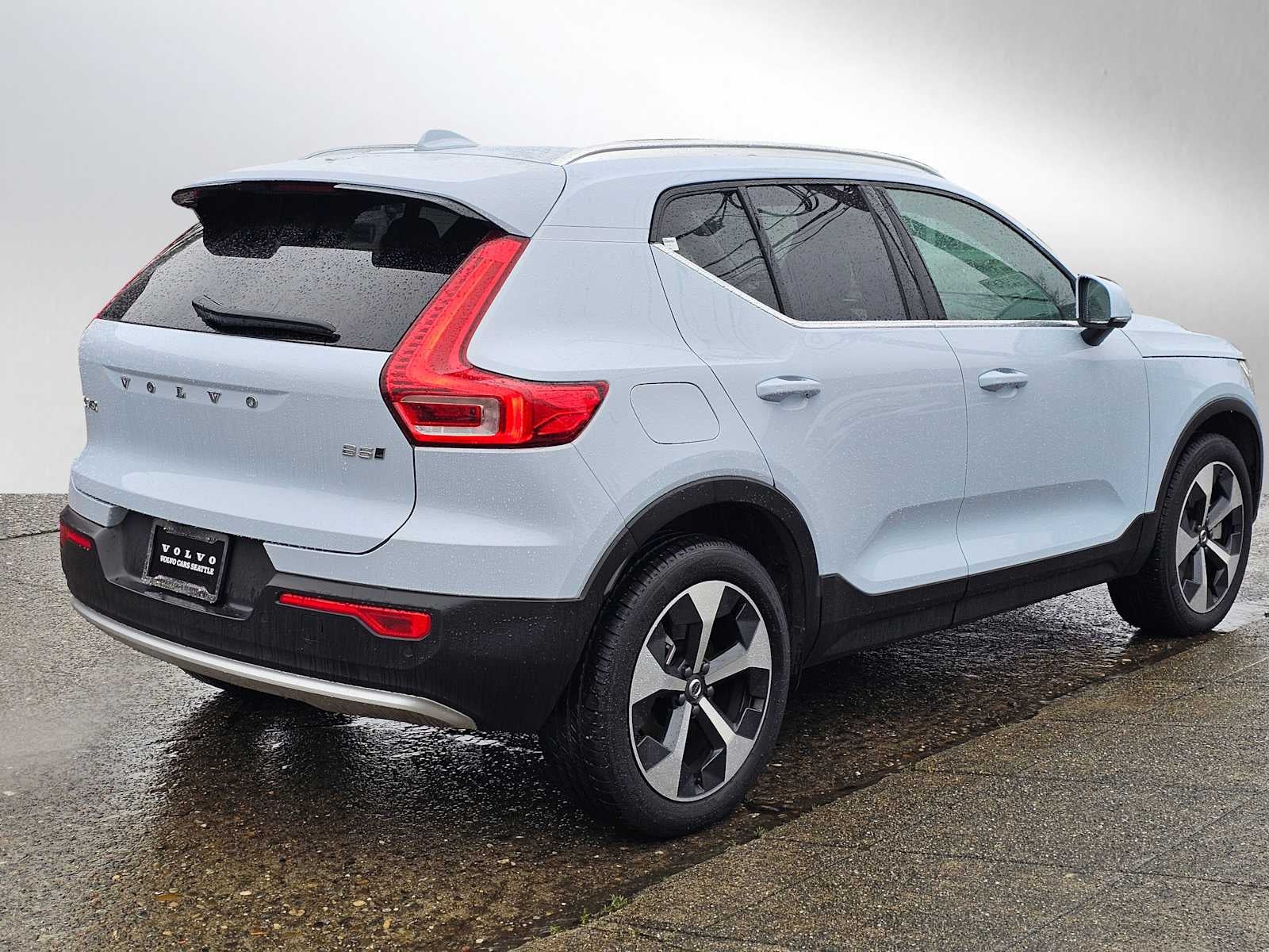 2025 Volvo XC40 Core Bright Theme