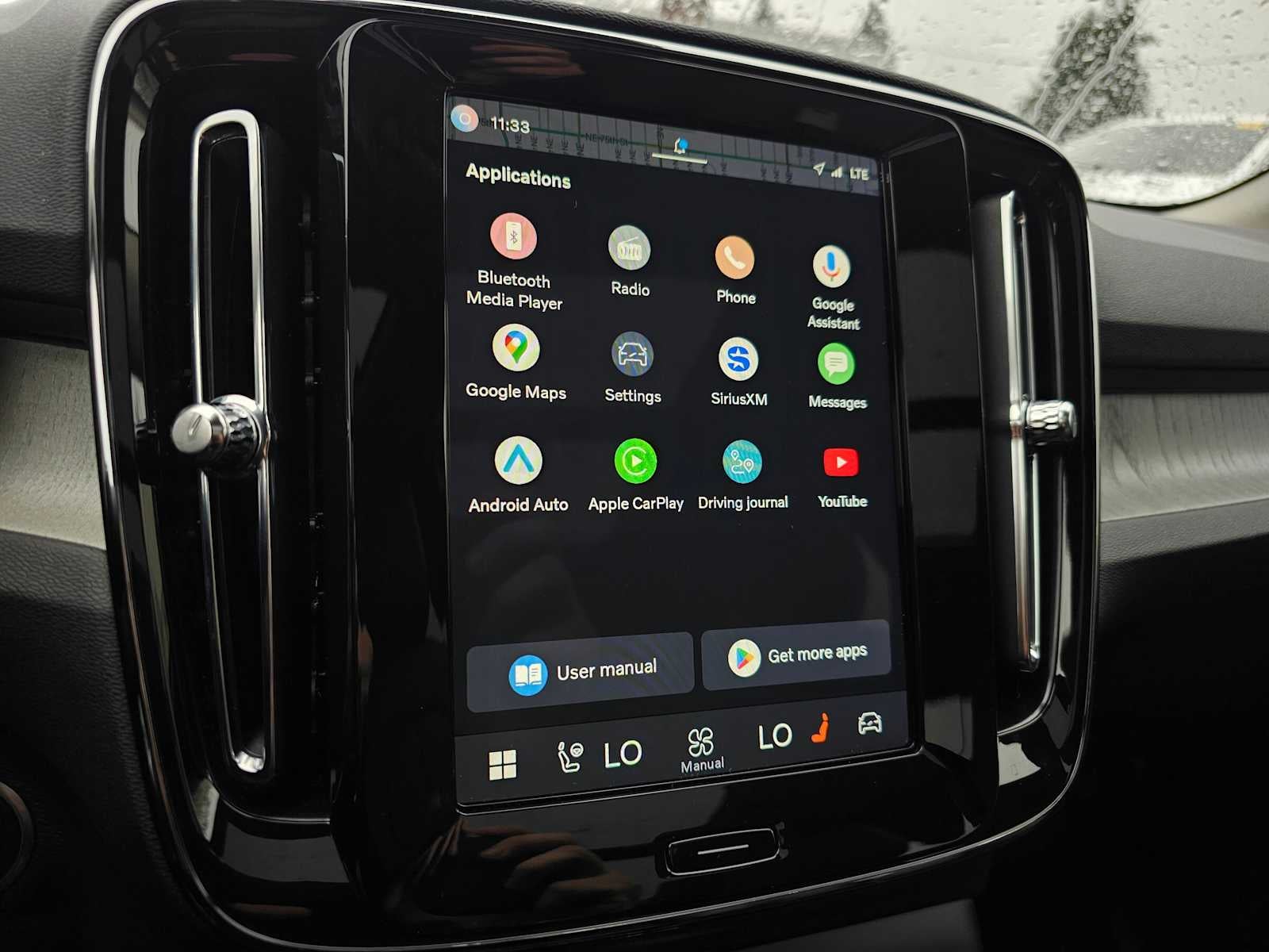 2025 Volvo XC40 Core Bright Theme