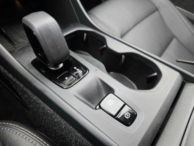 2025 Volvo XC40 Core Bright Theme