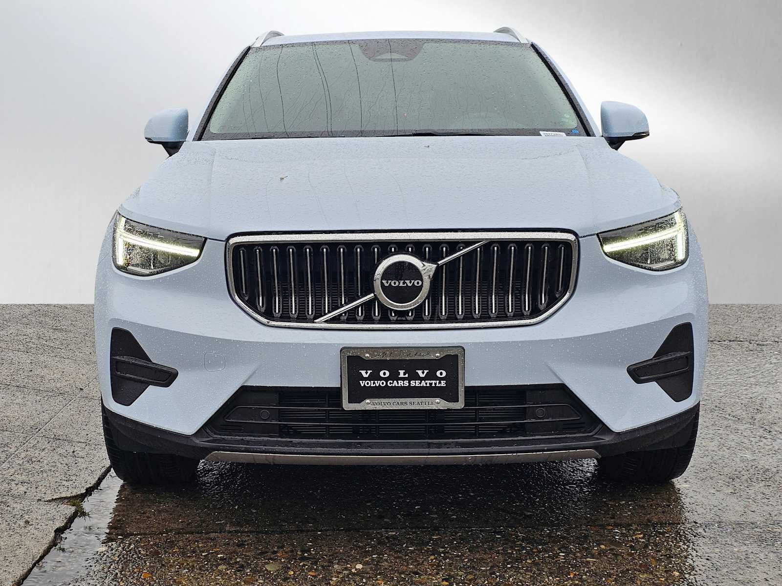 2025 Volvo XC40 Core Bright Theme