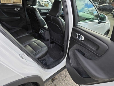 2025 Volvo XC40 Core Bright Theme