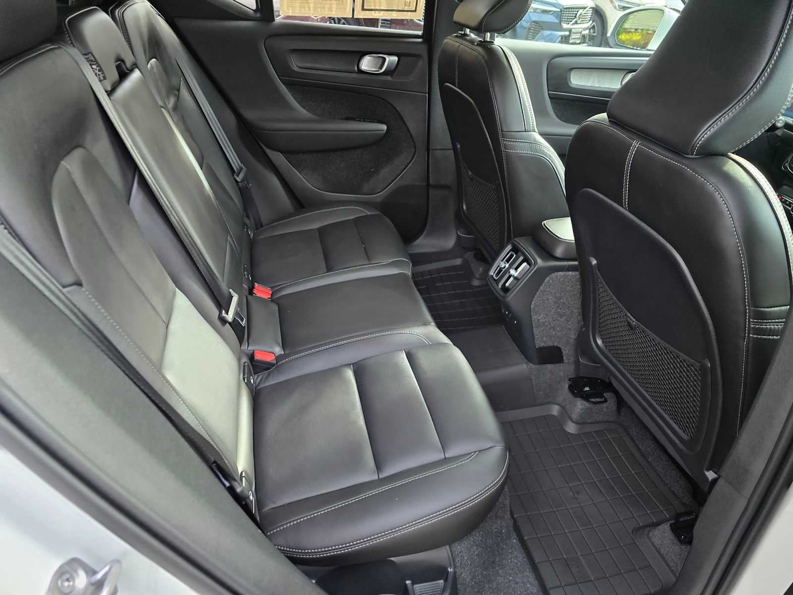 2025 Volvo XC40 Core Bright Theme