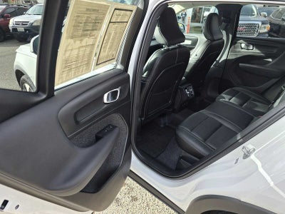 2025 Volvo XC40 Core Bright Theme