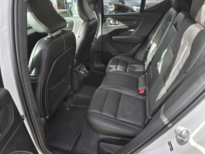 2025 Volvo XC40 Core Bright Theme