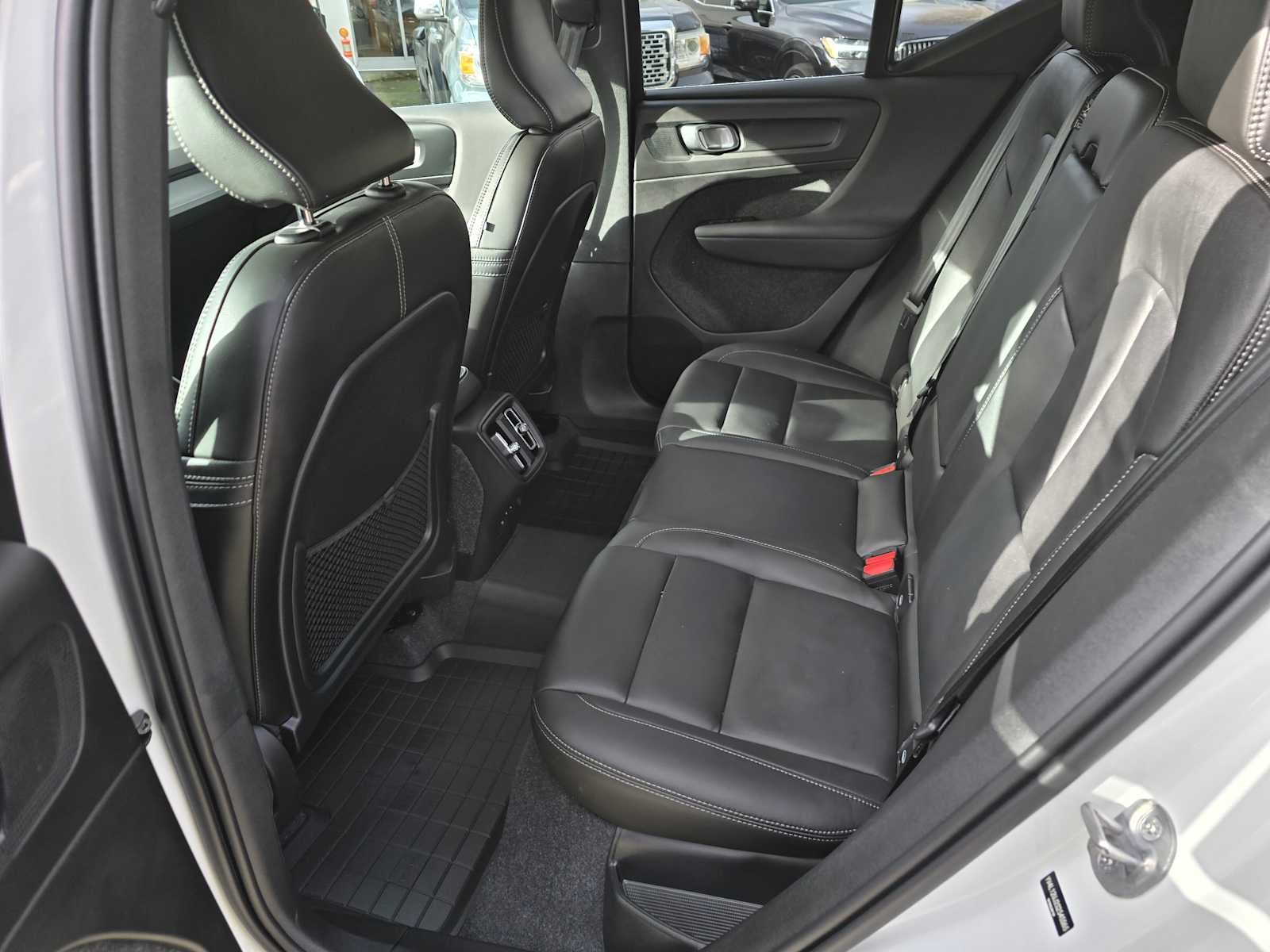 2025 Volvo XC40 Core Bright Theme