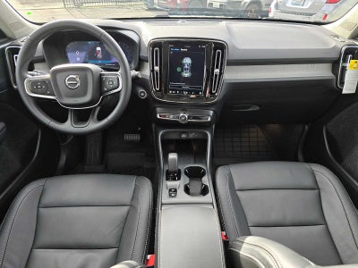 2025 Volvo XC40 Core Bright Theme