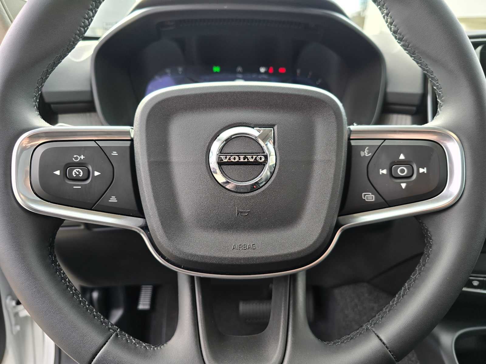 2025 Volvo XC40 Core Bright Theme