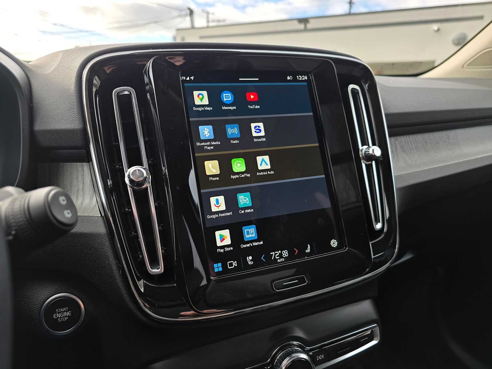 2025 Volvo XC40 Core Bright Theme