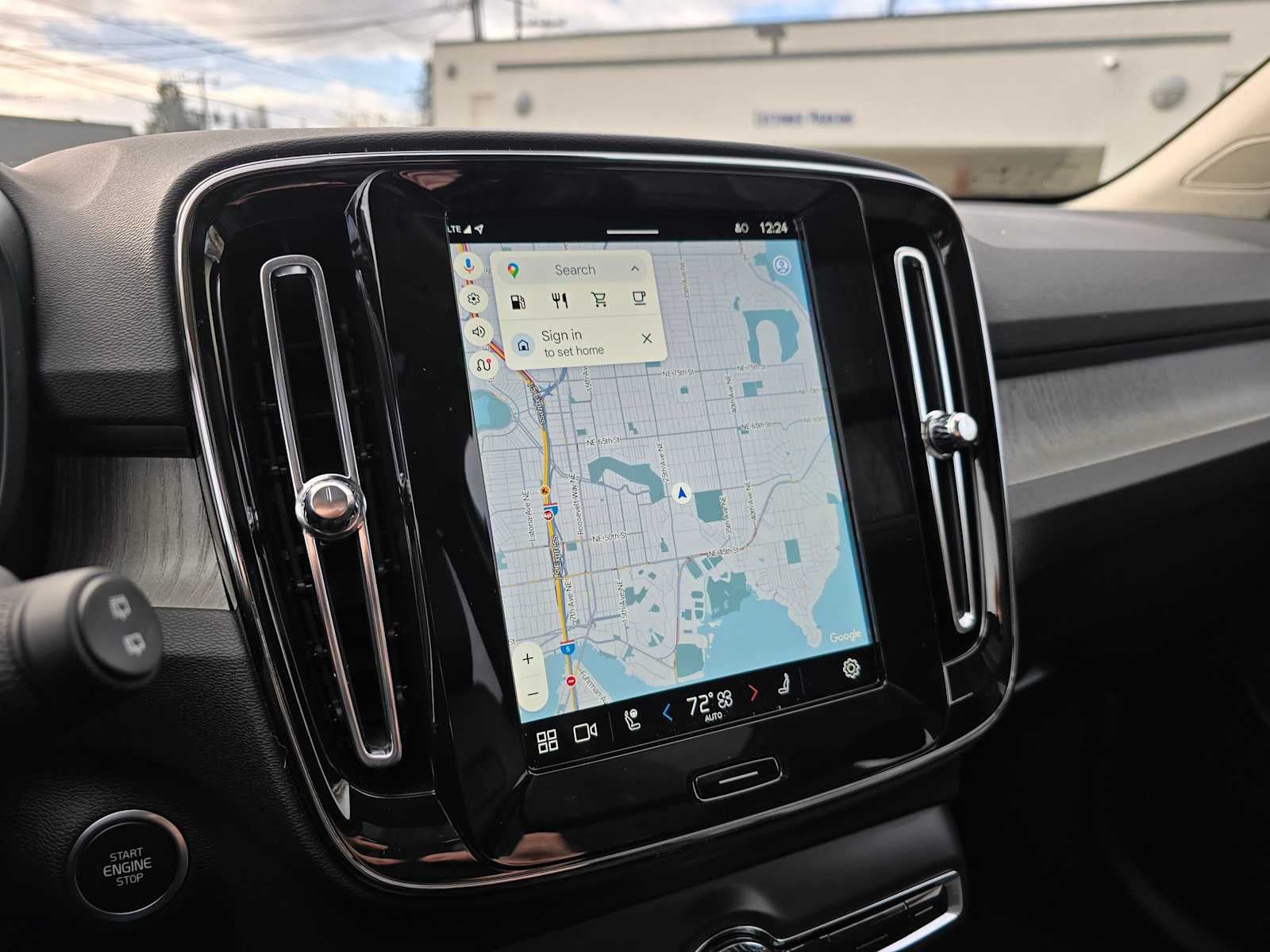 2025 Volvo XC40 Core Bright Theme