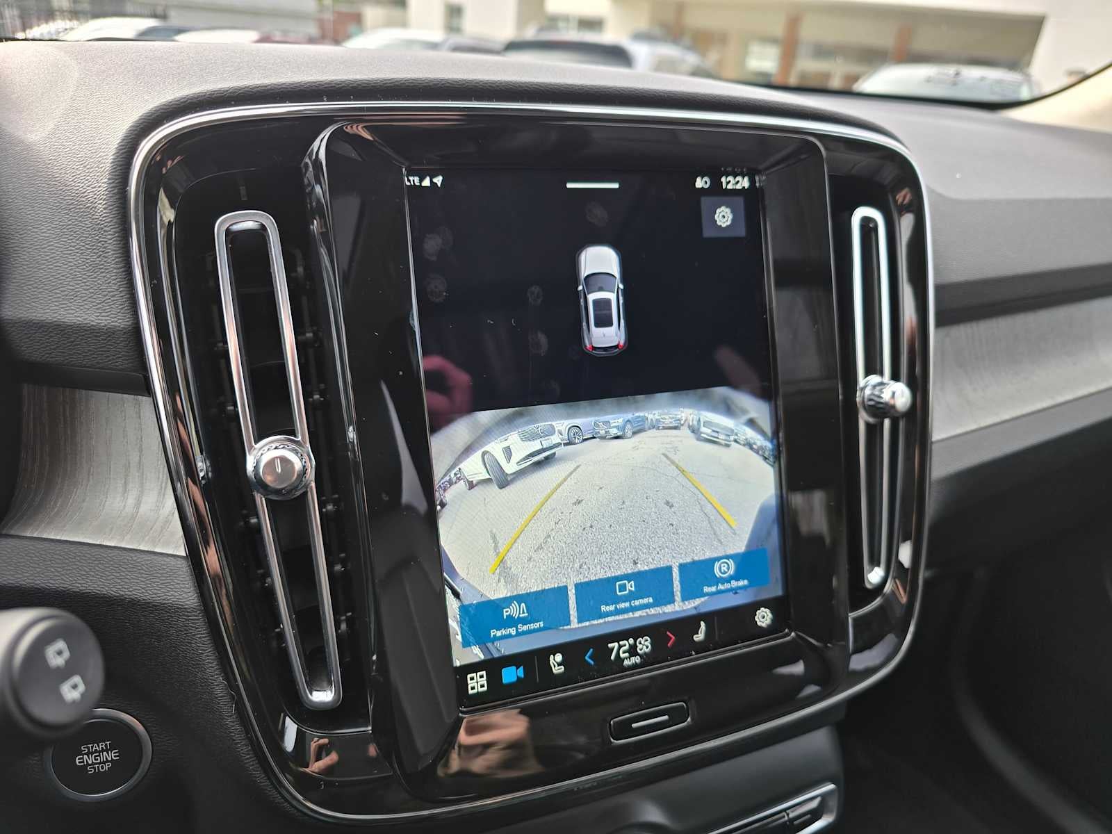 2025 Volvo XC40 Core Bright Theme