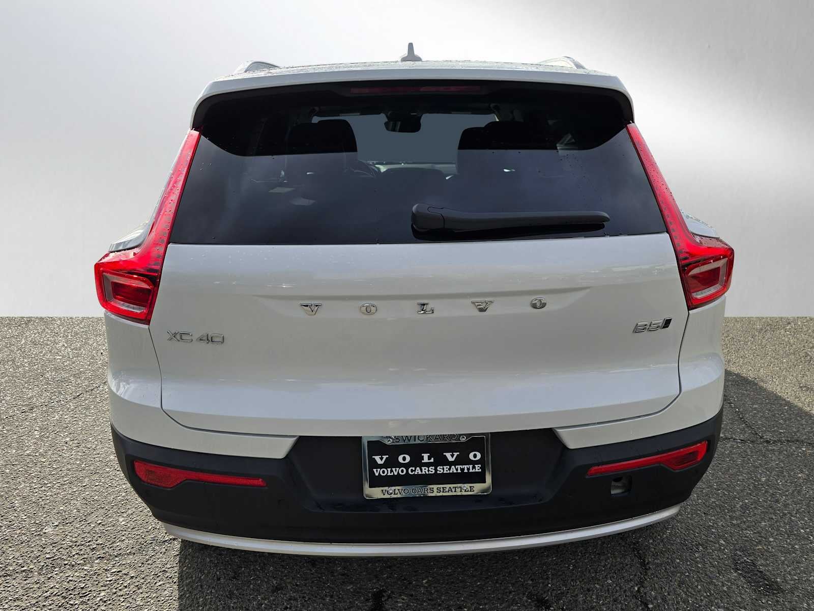 2025 Volvo XC40 Core Bright Theme