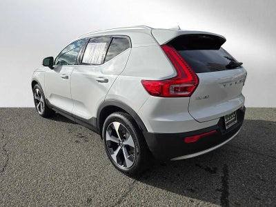 2025 Volvo XC40 Core Bright Theme
