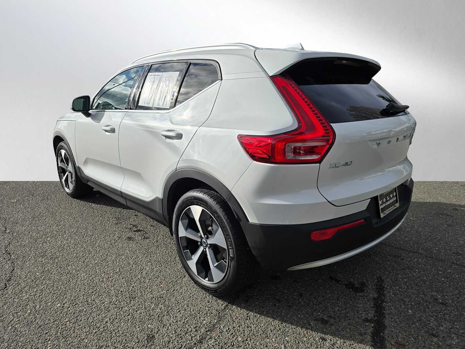 2025 Volvo XC40 Core Bright Theme