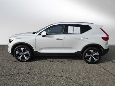 2025 Volvo XC40 Core Bright Theme