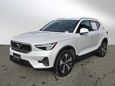2025 Volvo XC40 Core Bright Theme