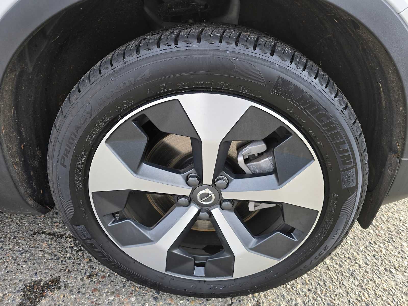 2025 Volvo XC40 Core Bright Theme