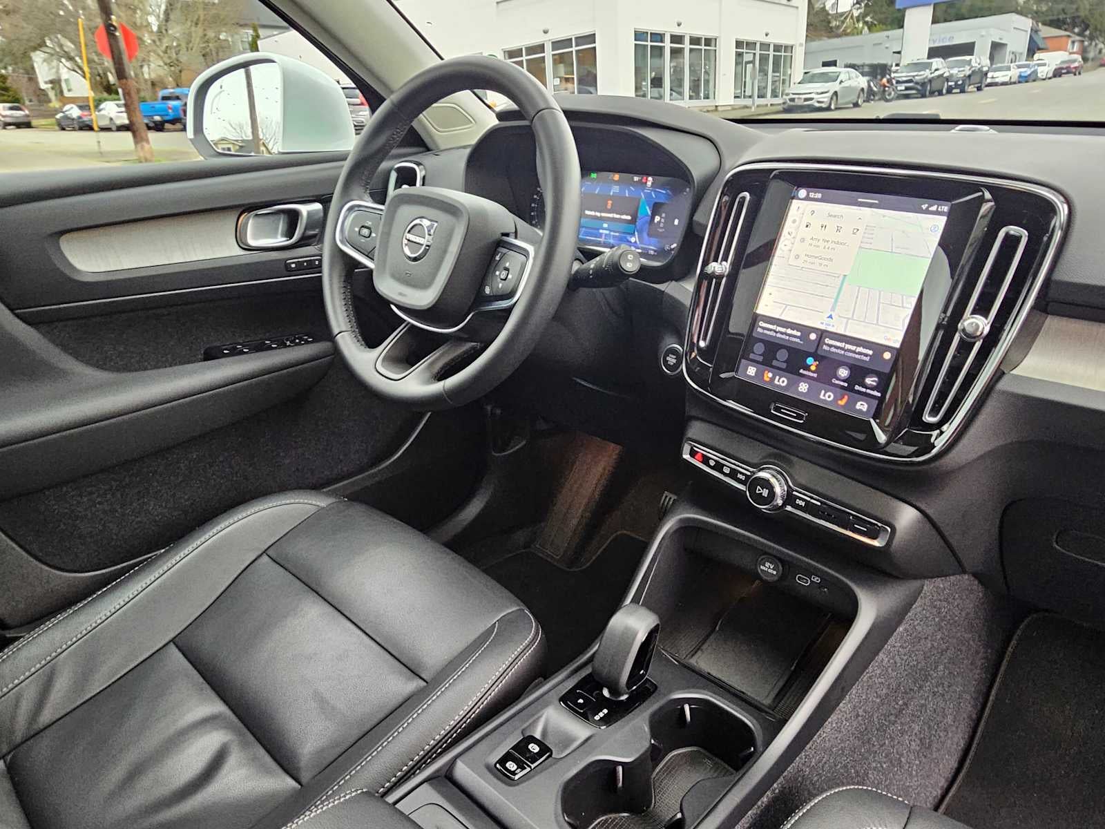 2025 Volvo XC40 Core Bright Theme