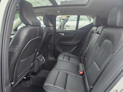 2025 Volvo XC40 Core Bright Theme