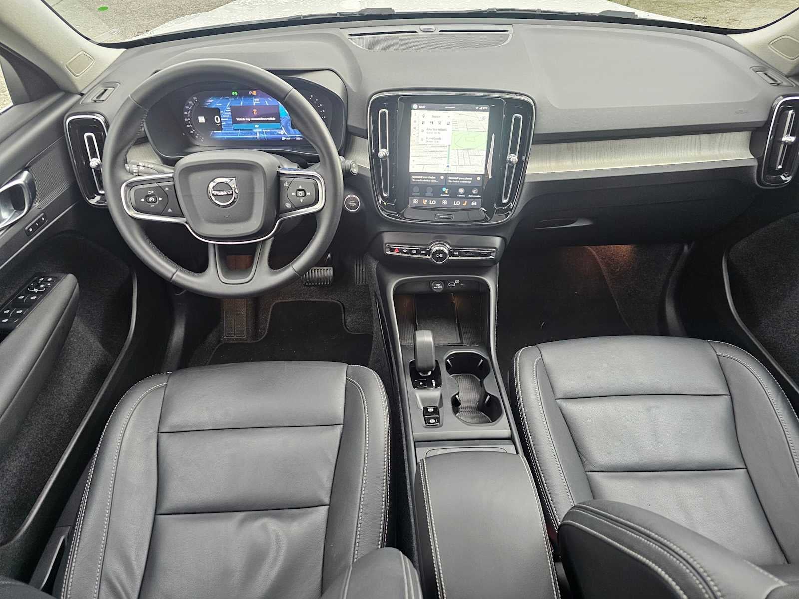 2025 Volvo XC40 Core Bright Theme