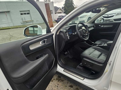 2025 Volvo XC40 Core Bright Theme